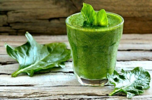 Juice med spinat og agurk