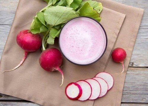 reddik, selleri og rødkål-juice - slankende grønnsaksjuice