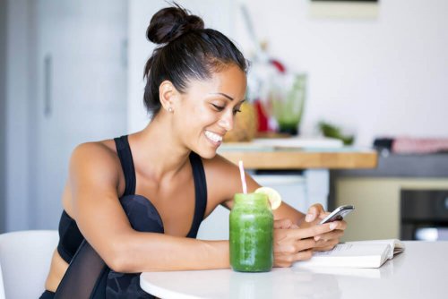 Fem juicer som kan hjelpe deg å miste tommer fra midjen din