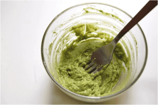 En naturlig hårmaske av avokado