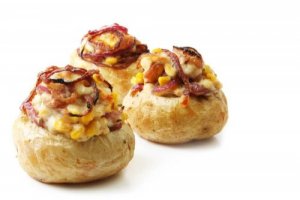 Bakte poteter med blåmuggost og bacon