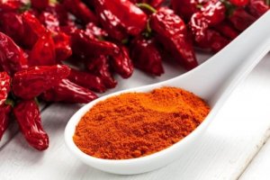 Lær å lage salve av cayennepepper mot åreknuter