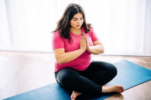 10 grunner til at yoga er bra hvis du er overvektig