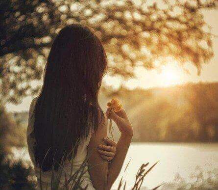 forelsket kvinne - tegn på at du virkelig elsker partneren din