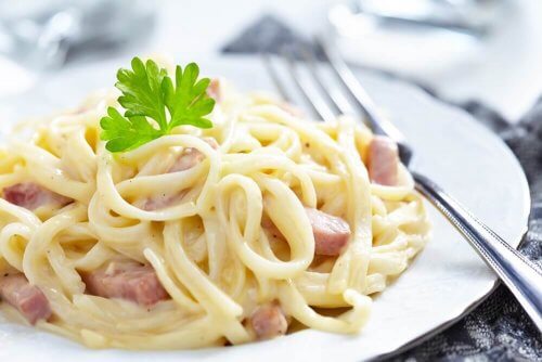 Den tradisjonelle oppskriften på spagetti carbonara er nok litt annerledes enn den du er vant med.