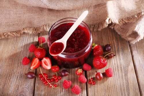 Lær å lage et smakfullt sukkerfritt bærsyltetøy