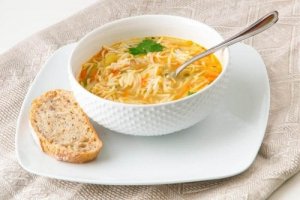 Enkle måter å lage nudelsuppe på