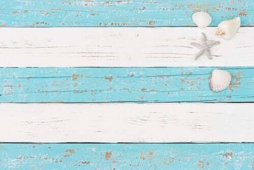 Blått og hvitt er populære farger i nautisk innredning