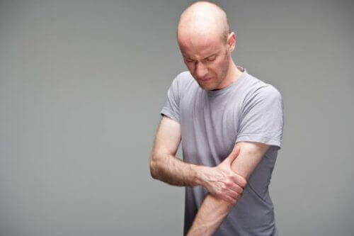 Senebetennelse i biceps-musklene
