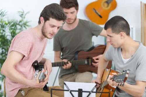 Gutter spiller gitar
