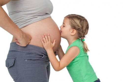 Gravid kvinne og datter