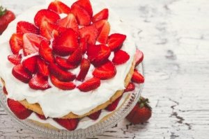 Jordbærkake med sukkerfri krem