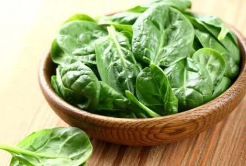 Sunne grønnsaker, spinat.