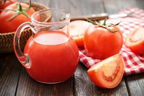 Tomatsaft kan bidra til å gi lykopen og jern
