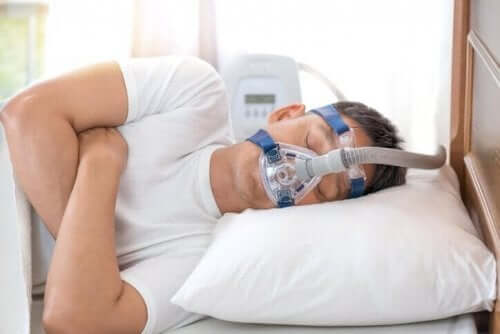 Symptomer og behandling for søvnapné