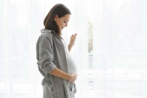Hva kjennetegner en molar graviditet?