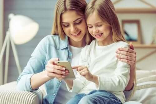Fordeler og ulemper ved at barn bruker smarttelefoner