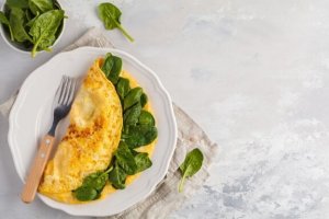Spansk omelett med spinat, chiafrø og spirulina