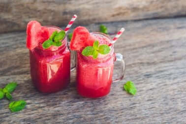 Lær å lage en deilig slush med jordbær og vannmelon