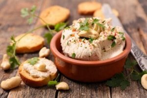 Tre deilige oppskrifter på vegansk ost