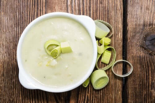 Kremet grønnsakssuppe er sunt og godt.