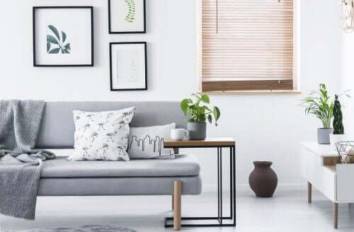 Råd for å forenkle hjemmet ditt med minimalisme