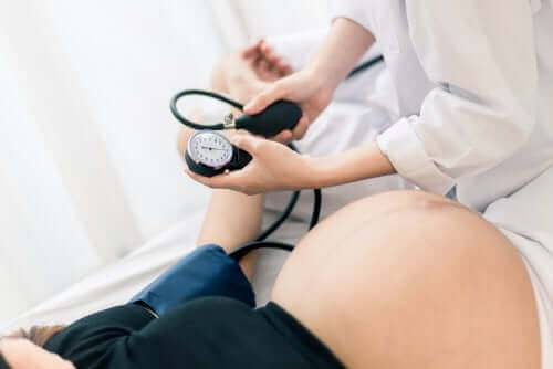 Måling av gravid kvinnes blodtrykk
