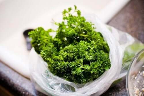 Hvorfor du bør bruke persille for å rense nyrene dine