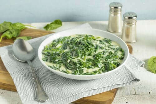 Kremet grønnsakssuppe med grønnkål og spinat - et vitamintilskudd