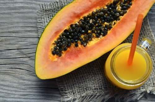 Lær hvordan du lager tre deilige smoothies av papaya