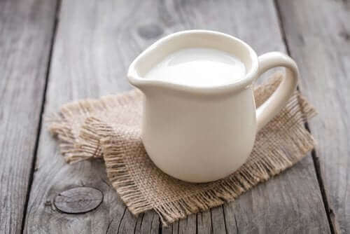 Fordelene og risikoene ved å drikke melk