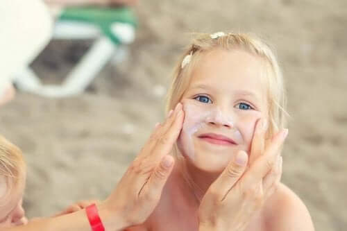 Viktigheten av å ta vare på huden til barna om sommeren