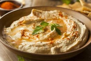 En enkel oppskrift på hummus med paprika