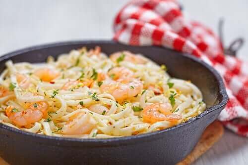 Oppskrift på pasta med reker og sitron til middag