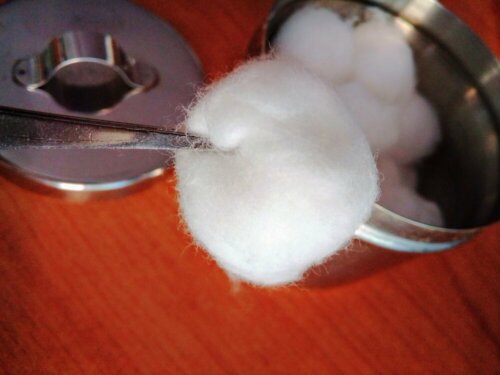 En bomullsball.