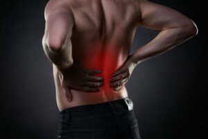 8 vaner for å behandle smerter i korsryggen