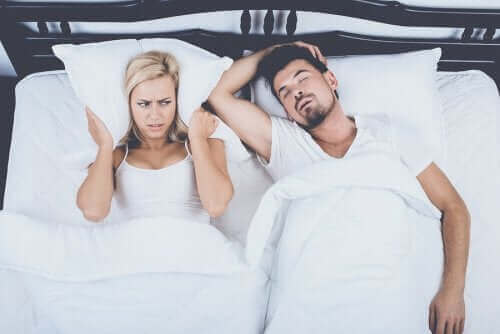 Fire alternative behandlinger for å kontrollere snorking