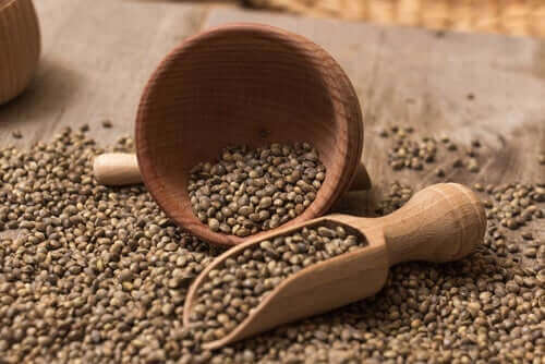 Hampfrø i en treskje.