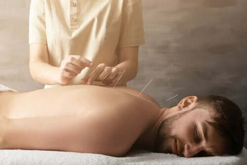 Hvordan hjelper akupunktur for å behandle leddsmerter?
