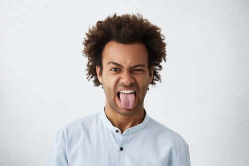 Hva er svarte flekker på tungen?