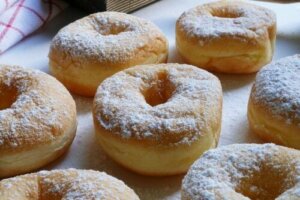 Deilige donuts med fyll av dulce de leche