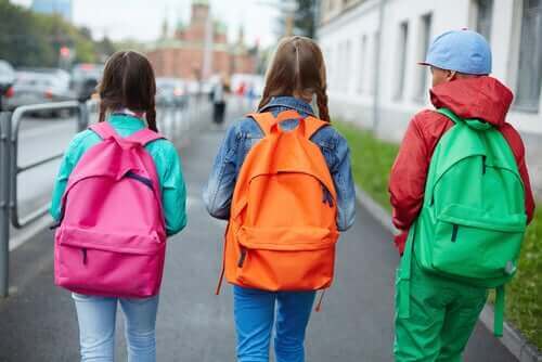 Det er en kobling mellom skolesekker og ryggsmerter. 