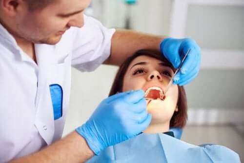 Endodonti i tannpleie: en rotfylling vil gå ut på å fjerne en tanns tannmarg.