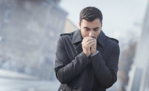 En mann med kalde hender