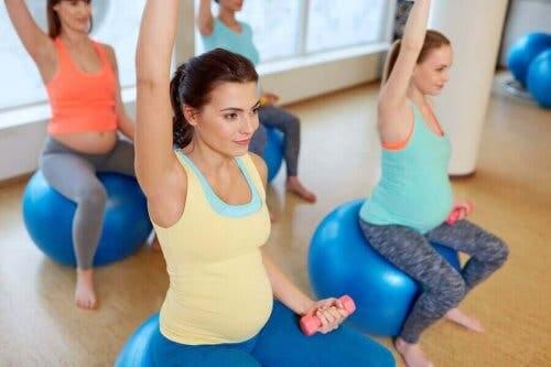 Gravide kvinner trener