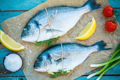 Fisk med sitron og tomat