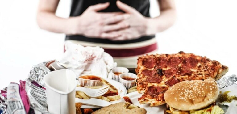Følelsesmessig sult: årsaken til at man spiser følelsene sine