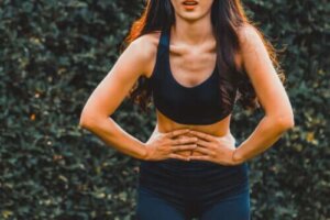 Hvorfor får vi kramper i siden?