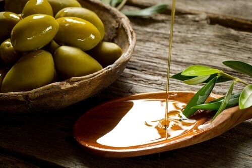 Oliven og extra virgin olivenolje