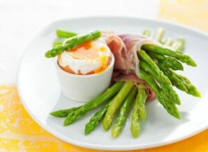 8 fantastiske helsemessige fordeler med asparges